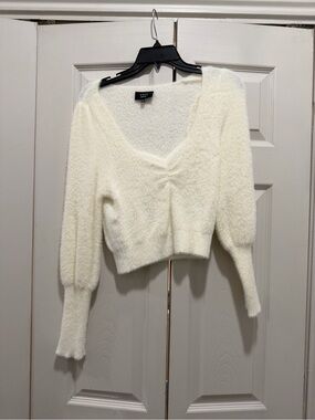 Vici Cream Fuzzy V-Neck Cropped Sweater